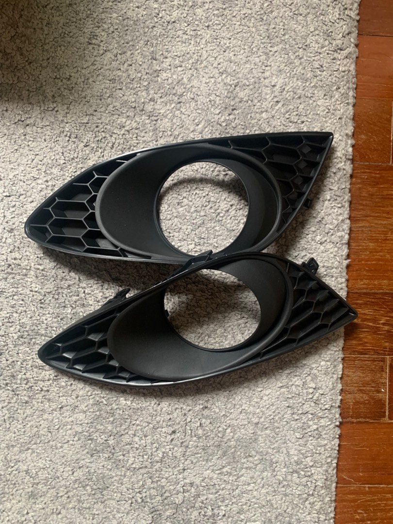 Fog Light Set For 2001-2004 Mazda Tribute - Left & Right Pair With Bulbs (EC0251680-PFM)