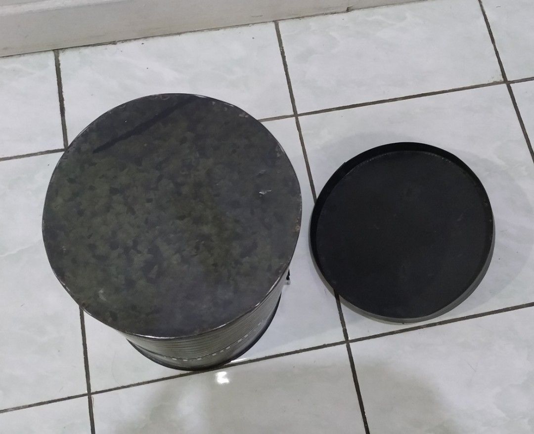 Metal Bin With Lid Vintage, Hobbies & Toys, Collectibles & Memorabilia