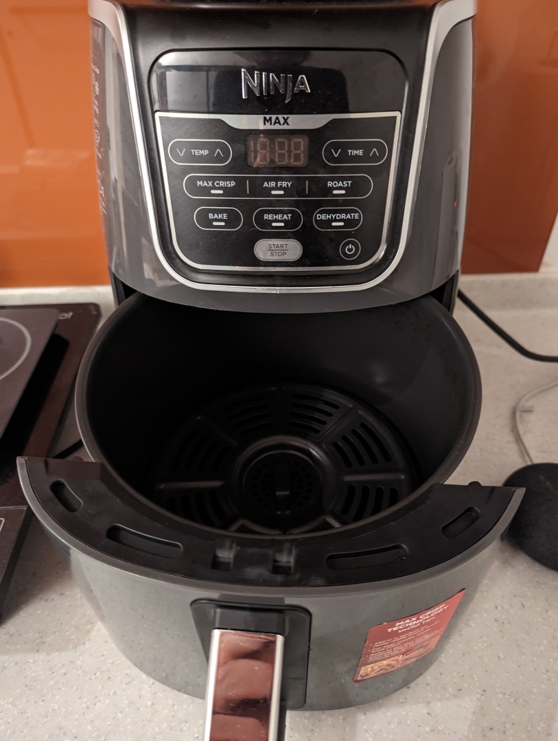 Ninja Air Fryer Max XL 2.5L Barely Used, TV & Home Appliances