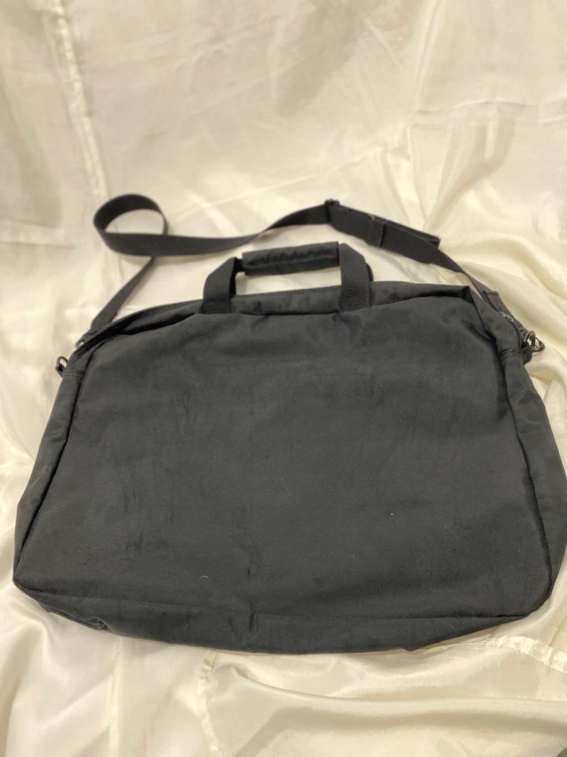 Nylon Laptop Bag (Category: Laptop Bags & Sleeves) located in Quezon City. Submitted by modificabagsph (Listing ID 1215434528, Image 3). Description: Made up of nylon waterproof material Can fit 17-inch laptop No cushion inside the bag, so it would be better to put first your laptops inside a sleeve for added protection. Has three compartments - small front pocket, bigger front pocket, and main compartment. Original sling is included The sides of