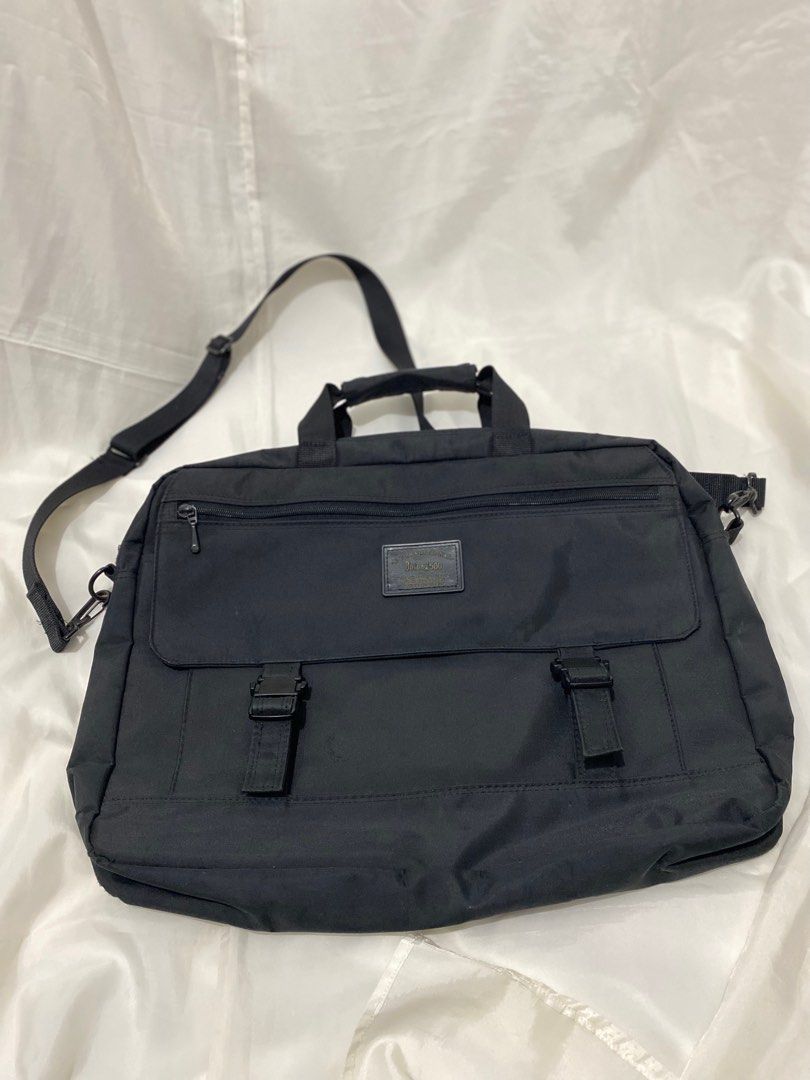 Nylon Laptop Bag (Category: Laptop Bags & Sleeves) located in Quezon City. Submitted by modificabagsph (Listing ID 1215434528, Image 1). Description: Made up of nylon waterproof material Can fit 17-inch laptop No cushion inside the bag, so it would be better to put first your laptops inside a sleeve for added protection. Has three compartments - small front pocket, bigger front pocket, and main compartment. Original sling is included The sides of