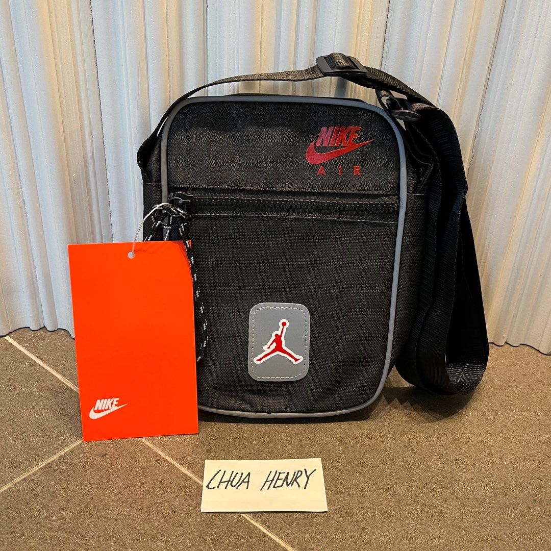 Nike Crossbody Bag Medium, Men's Fashion, Bags, Sling Bags on Carousell