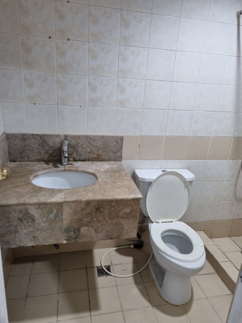 Pasig City near Robinson Galleria Condo unit with parking at AIC Grande