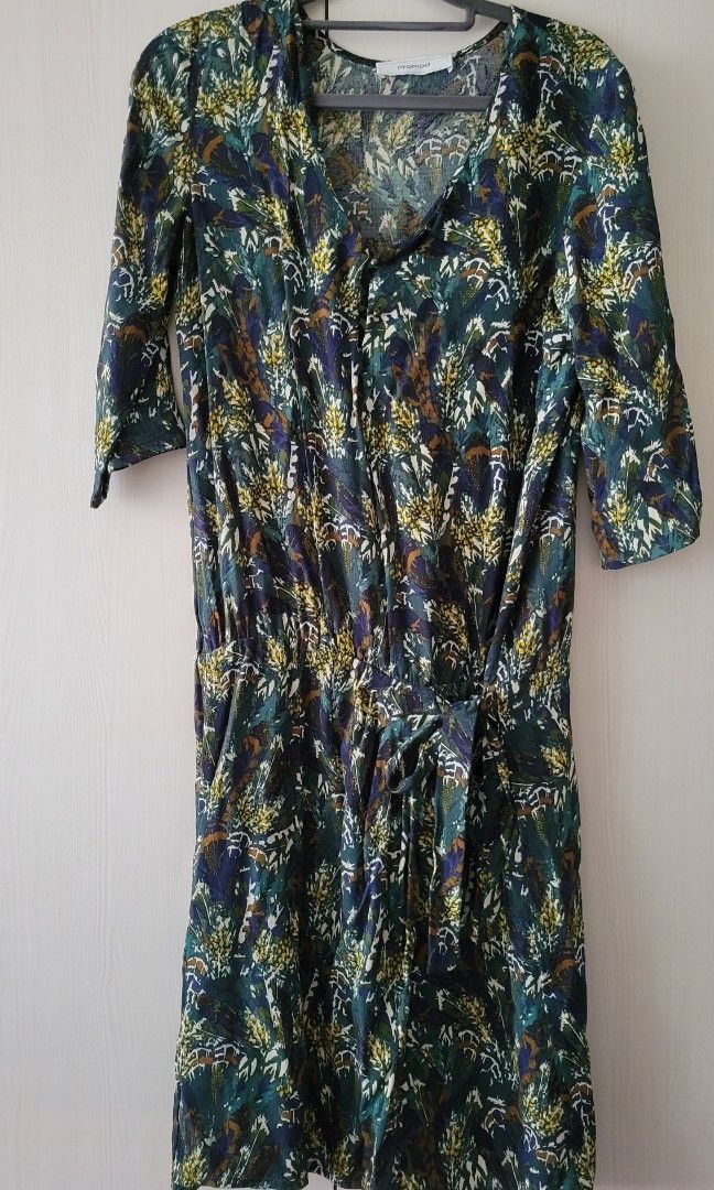 Promos printed dress (Category: Dresses) located in Cavite. Submitted by silvercarousel15 (Listing ID 1215494994, Image 1). Description: Used once only. Dress a little above the knee. Thru Lalamove/ grab only. 😊.