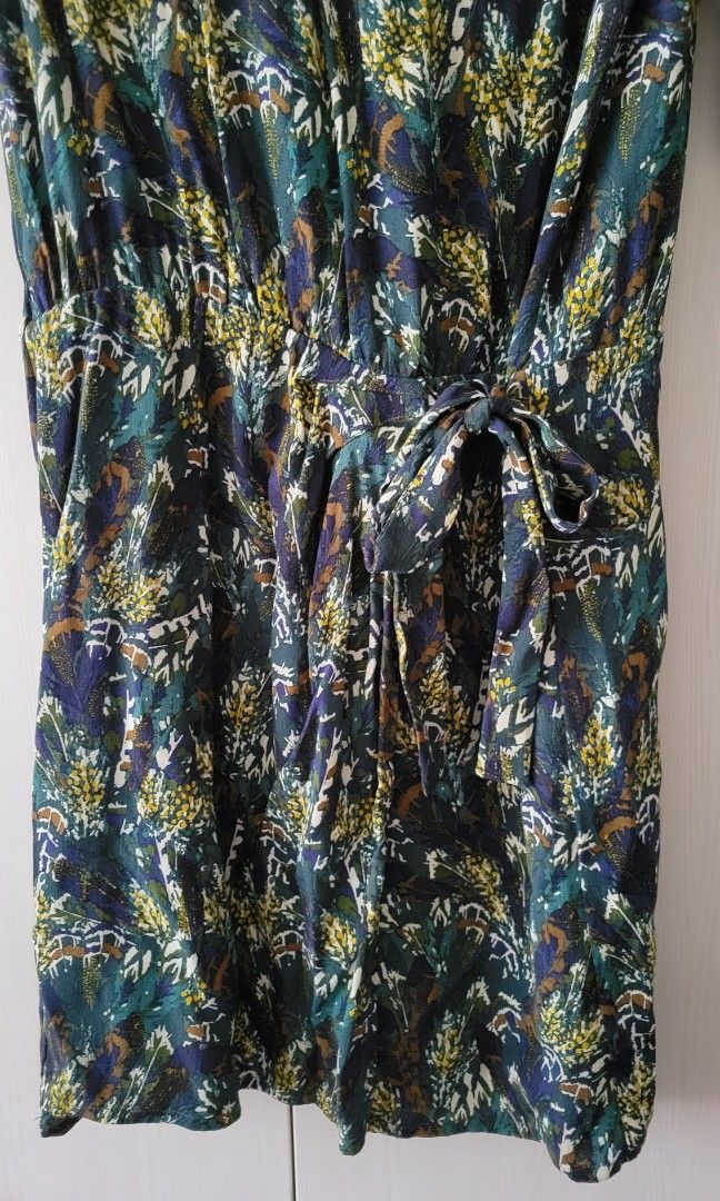 Promos printed dress (Category: Dresses) located in Cavite. Submitted by silvercarousel15 (Listing ID 1215494994, Image 2). Description: Used once only. Dress a little above the knee. Thru Lalamove/ grab only. 😊.
