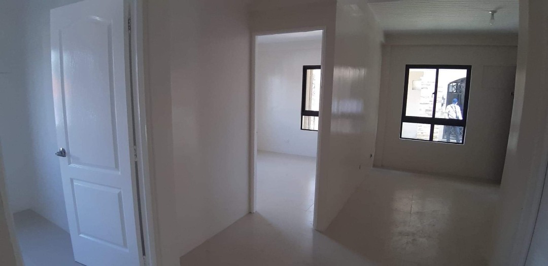 RUSH SALE. OR RENT! BRAND NEW WIDE & SPACIOUS READY FOR OCCUPANCY 1