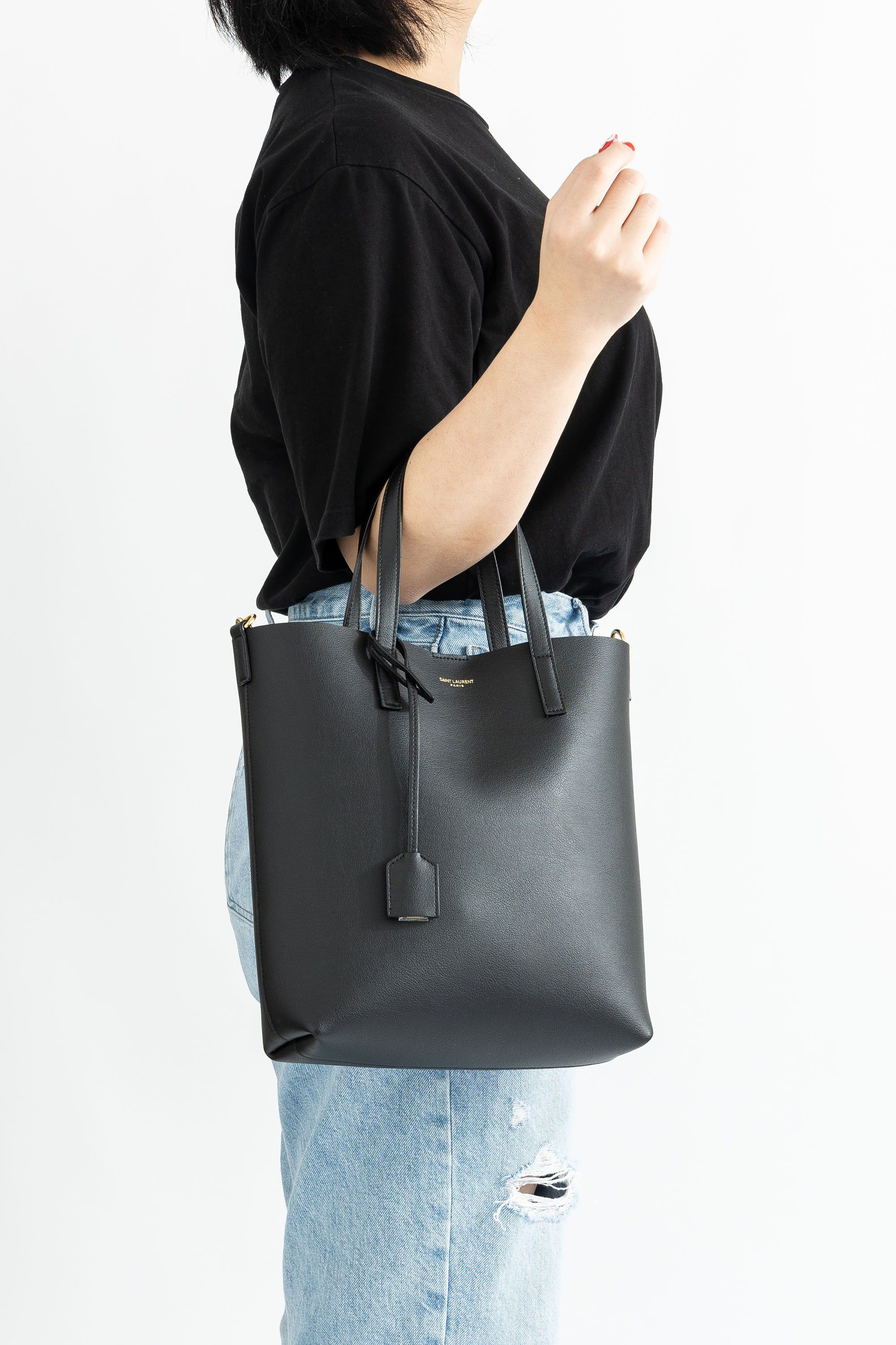 Shopping bag saint laurent toy in supple leather sale