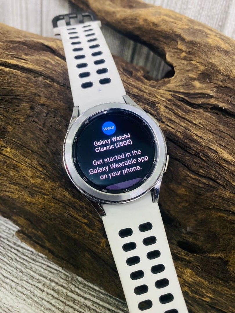 Samsung Galaxy Watch 4 Classic Bluetooth 42mm Smartwatch (SMR880