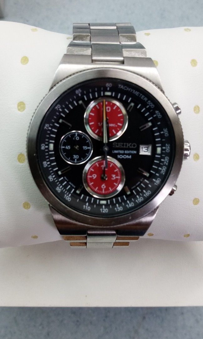 Seiko/精工 （分類：手錶）位於 Hong Kong。 由 maliisverysleepy 提交（商品編號 1215352676，圖片 3）。簡介： 整體 90% 新。除一邊錶帶有花痕外，其餘全正常。玻璃位置直徑約 34mm。有盒及初時剪出來的剩餘錶帶。不知應該賣什麼價，請自行出價。。