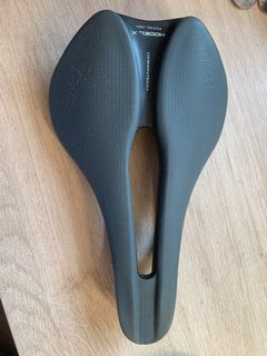 （分類：）位於 。 由 RedStealth01 提交（商品編號 1215418078，圖片 1）。簡介： 。