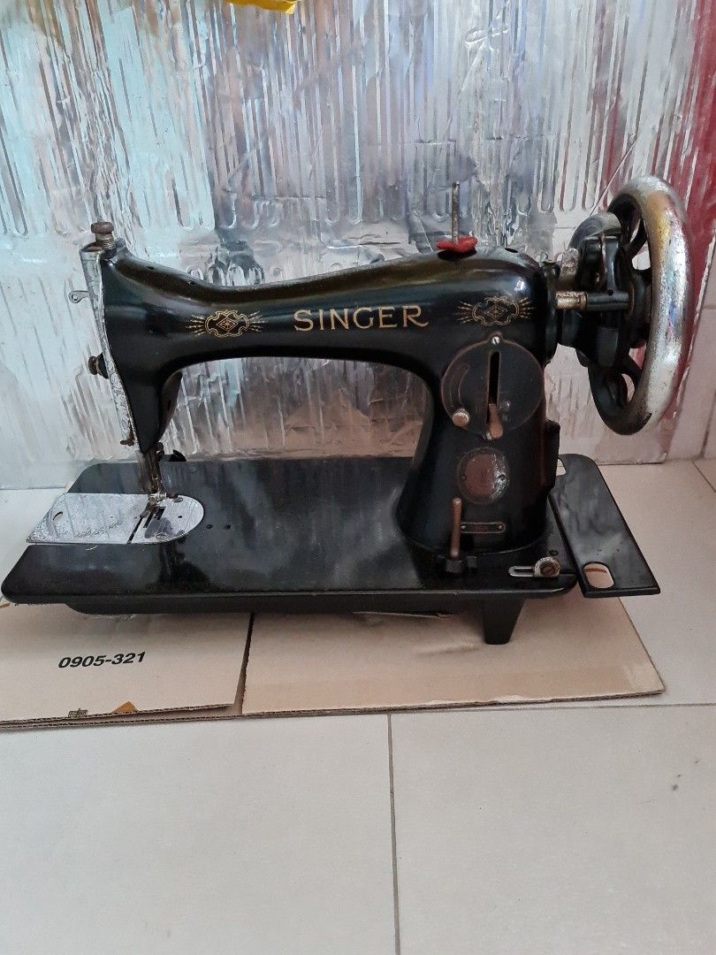 Singer Sewing Machine, Hobbies & Toys, Memorabilia & Collectibles