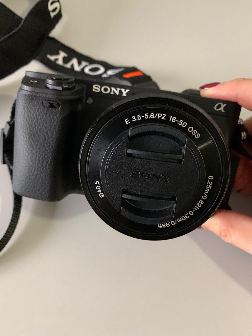 Sony Alpha 6400 Mirrorless Camera with 24.2MP APSC sensor and Video
