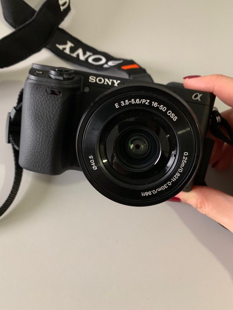 Sony Alpha 6400 Mirrorless Camera with 24.2MP APSC sensor and Video
