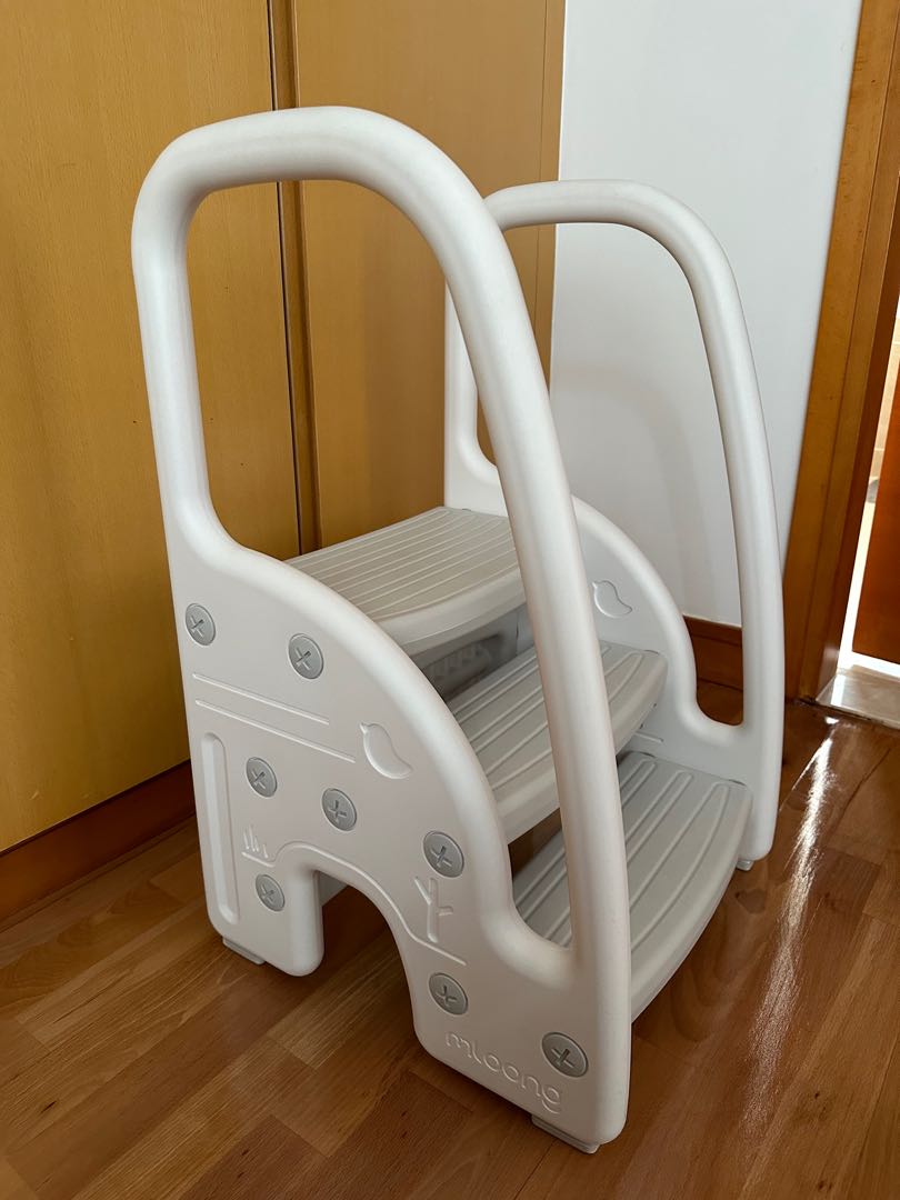 Toddlers Step Ladders with side handle, 兒童＆孕婦用品, 兒童傢具, 兒童傢具 桌子及椅子