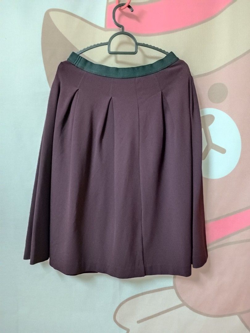 Uniqlo maroon skirt on sale