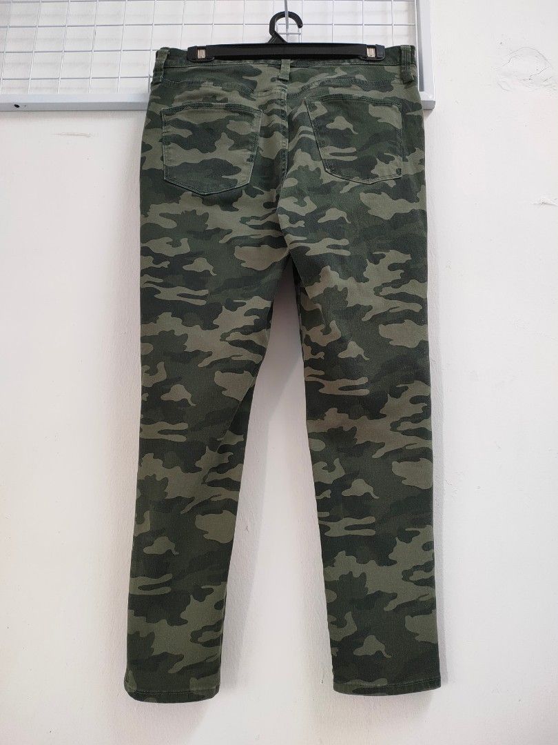 Universal thread shop camo jeans
