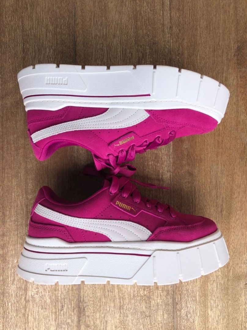 All red sales pumas women's