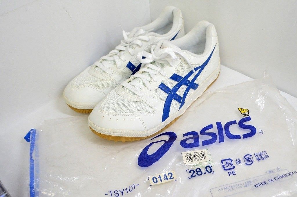 Vintage on sale asics sneakers
