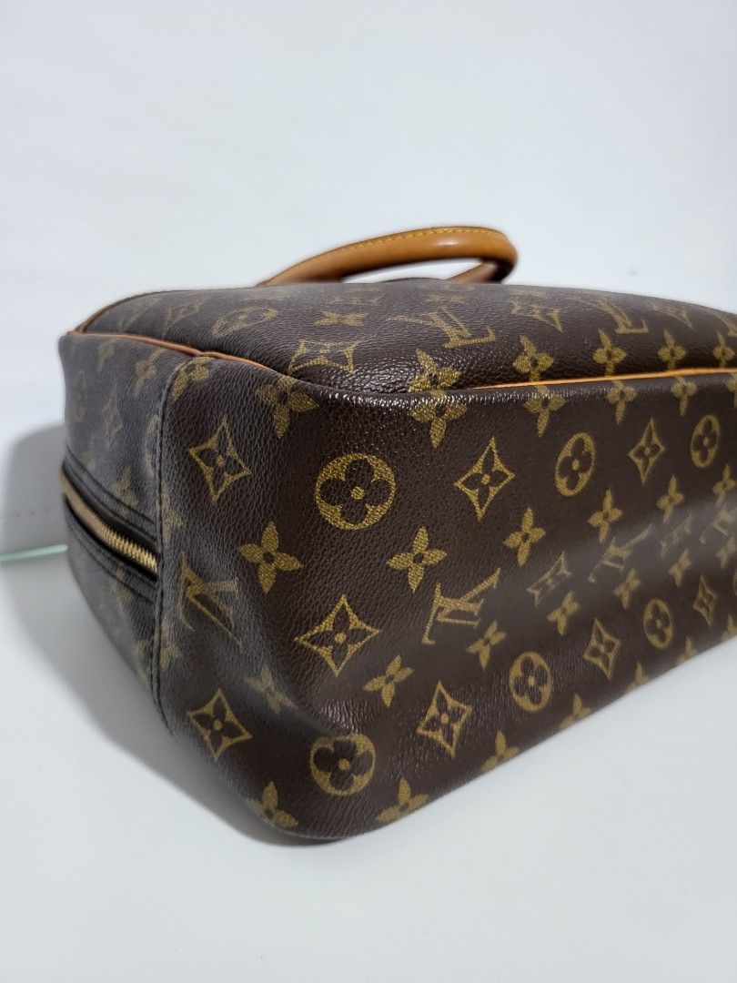 Louis Vuitton Deadstock Vintage Deauville Bag – Dina C's Fab and Funky  Consignment Boutique