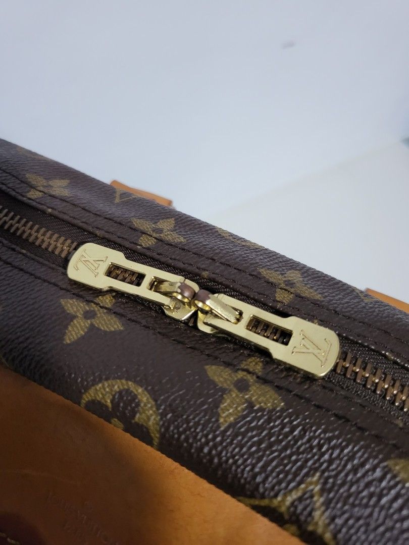 Louis Vuitton Deadstock Vintage Deauville Bag – Dina C's Fab and Funky  Consignment Boutique