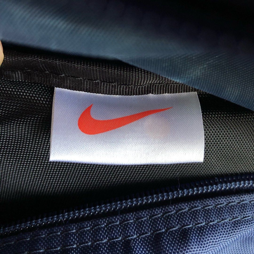 Vintage Nike Crossbody Bag, Men's Fashion, Bags, Backpacks on Carousell