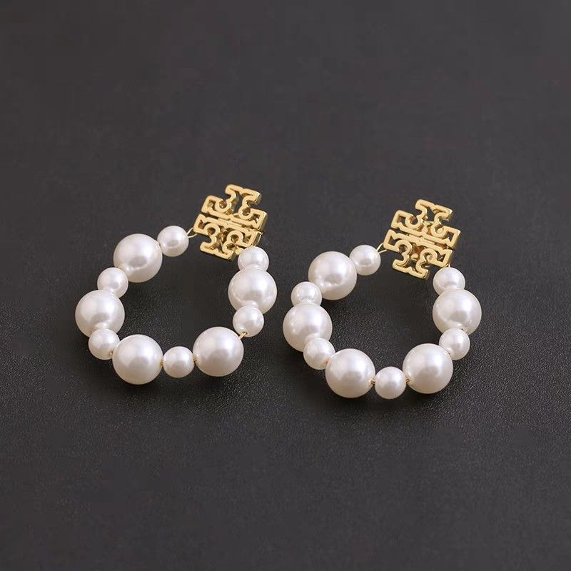 Authentic TB Pearl Round Earrings, Women's Fashion, Jewelry & Organisers,  Earrings on Carousell