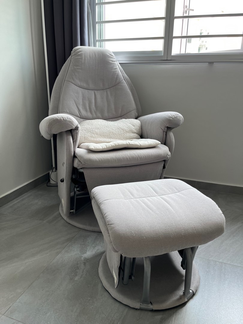 Babyhood Vogue Feeding Glider Chair & Ottoman, Furniture & Home Living