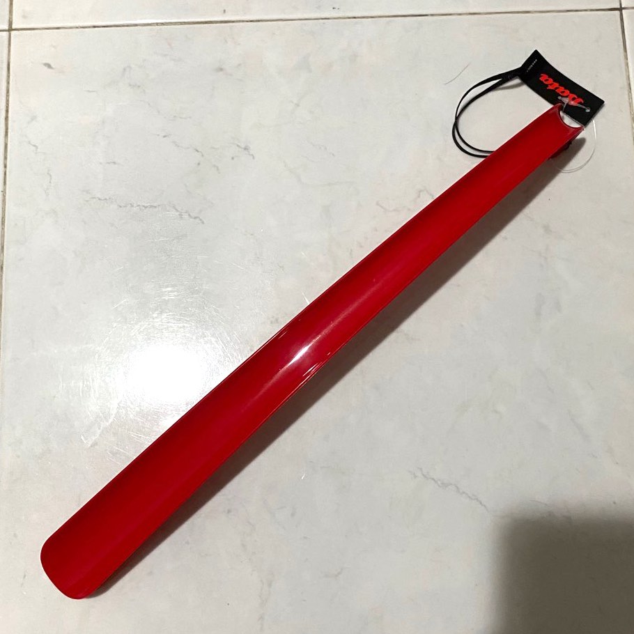 Bata Red Shoehorn, Men's Fashion, Footwear, Shoe inserts & accessories on Carousell