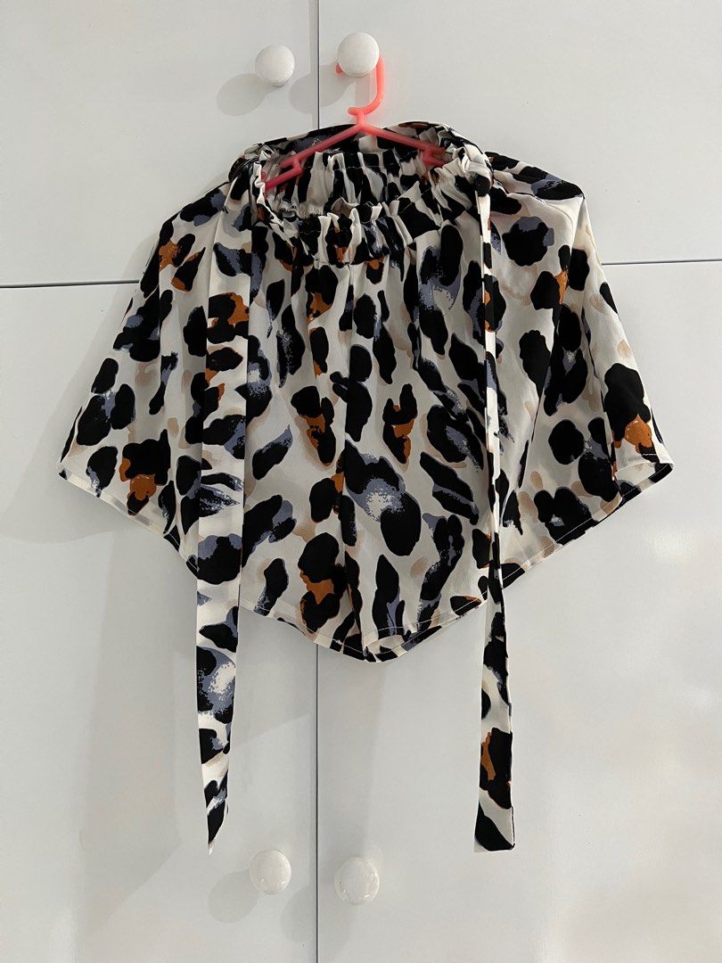 Belted leopard print paperbag short, Women's Fashion, Bottoms, Shorts