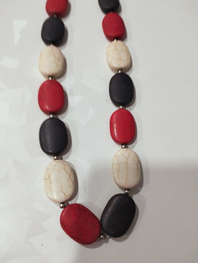Red black and new arrivals white necklace