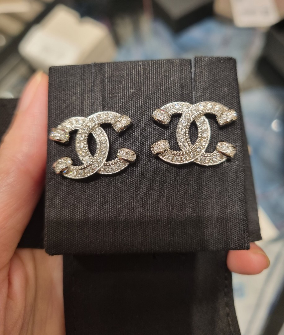 chanel diamond earrings cc logo