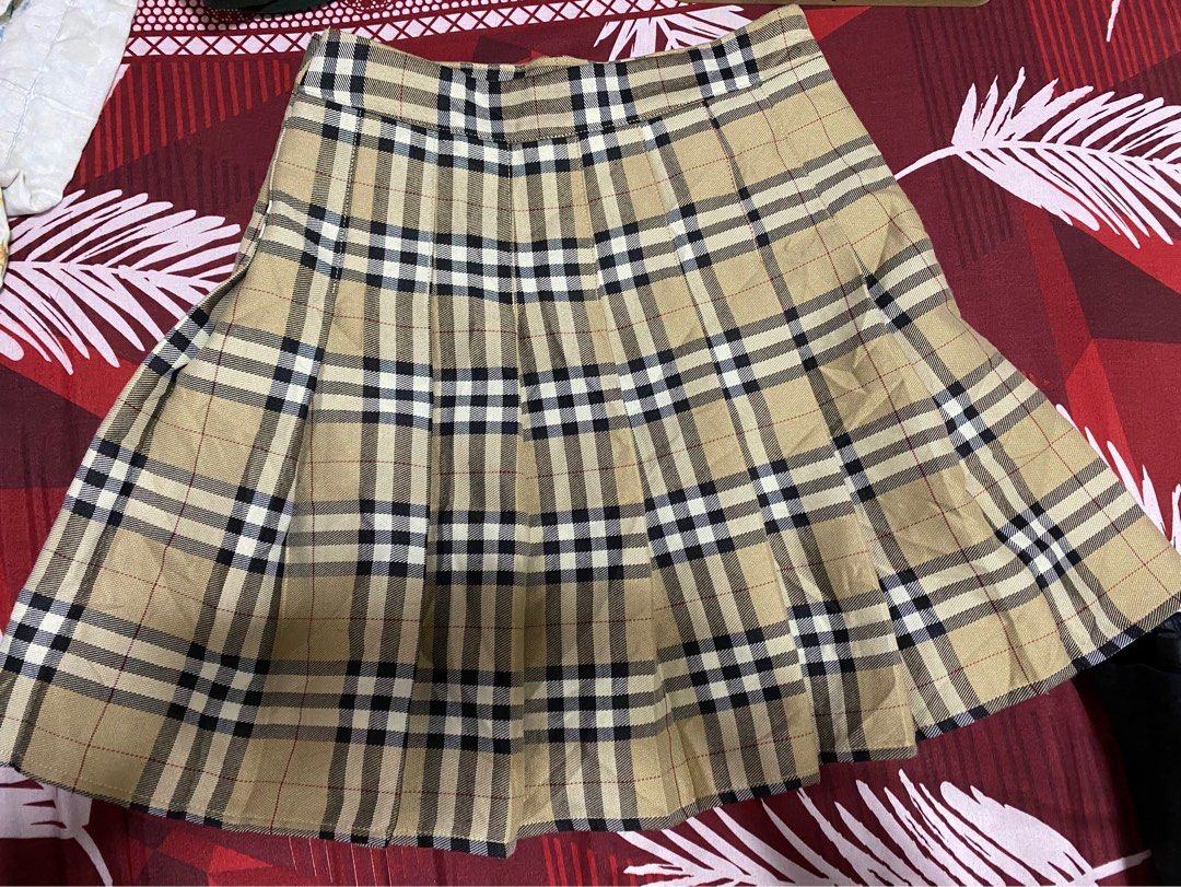 Burberry online pleated skirt