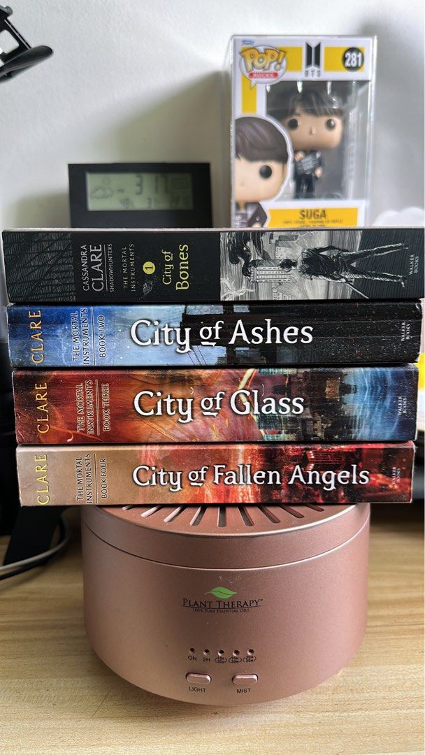 Cassandra Clare Series (Category: Storybooks) located in Quezon City. Submitted by JFSCloset (Listing ID 1215567104, Image 1). Description: Cassandra Clare books 200 each.