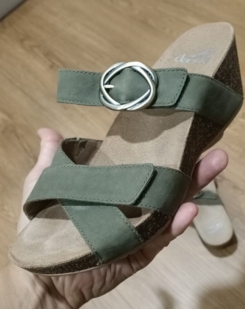 Dansko Women s sage leather sandals