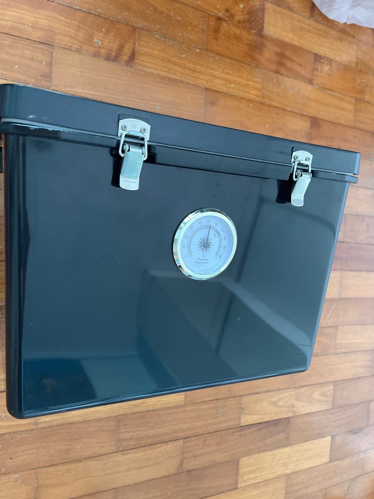 Dry box hygrometer, Photography, Cameras on Carousell