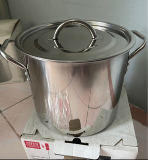 FOR SALE:  8 QT Stainless Steel Stock Pot