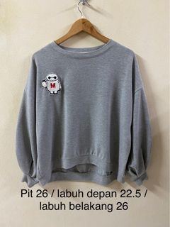 GREY SWEATSHIRT WITH PATCHES
