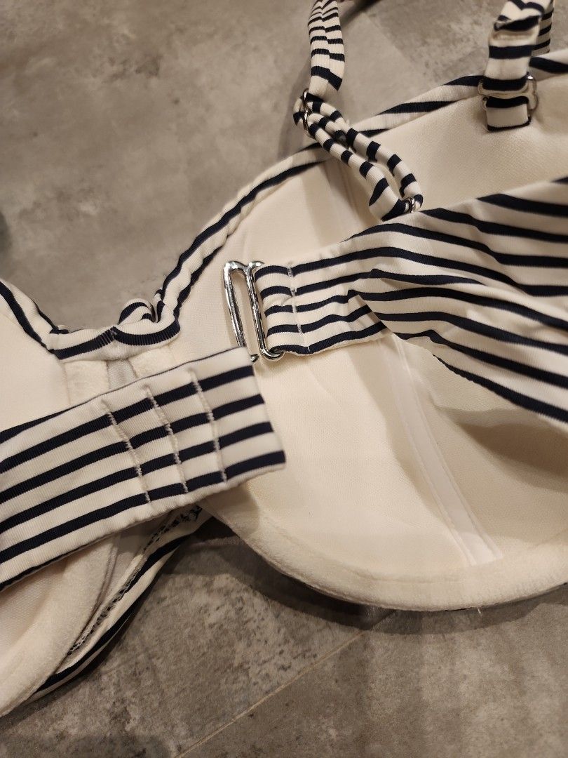 H&M stripes bikini (Category: Bikinis & Swimsuits) located in San Juan City. Submitted by lovedbykkk (Listing ID 1215589621, Image 3). Description: top fits 34B bottom is eur38 padded MOP: BPI/Gcash Delivery shouldered by the buyer. Pick-up available in San Juan, Bicutan or Alabang. No returns and cancellations once confirmed..