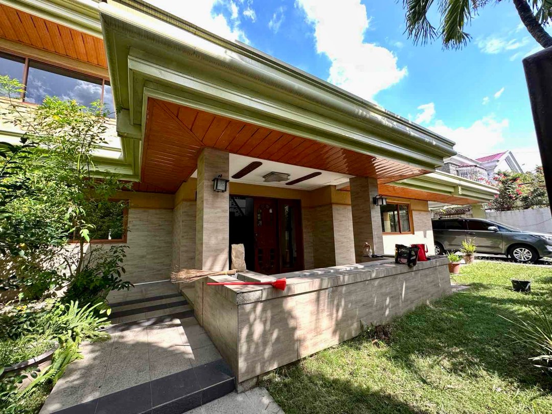 House for sale Valle Verde near Greenmeadows Corinthian Garden