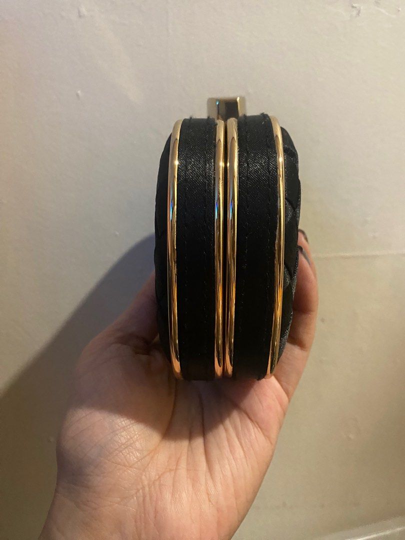 Jacatel clutch (Category: Clutches) located in Pilar. Submitted by fabloves (Listing ID 1215659450, Image 2). Description: Jacatel Clutch bag with chain Looks new. Used once! What you see is what you get. No lowballers. Sf c/o buyers.