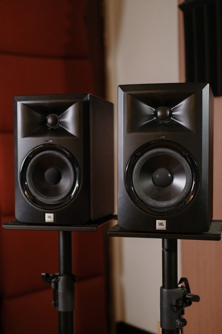 JBL LSR 305 Professional Studio Monitors (Pair) with Speaker Stands