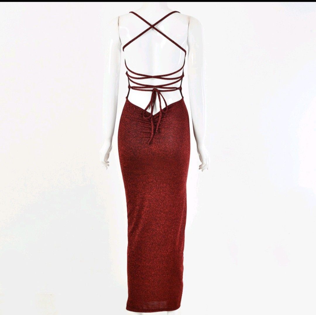 Maroon Pageant dress (Category: Evening dresses & gowns) located in Mandaluyong City. Submitted by chisclosett (Listing ID 1215556417, Image 2). Description: Used onced in pageant ❣️ Can fit up to medium frame. Super lakas maka sexy in person ❣️.