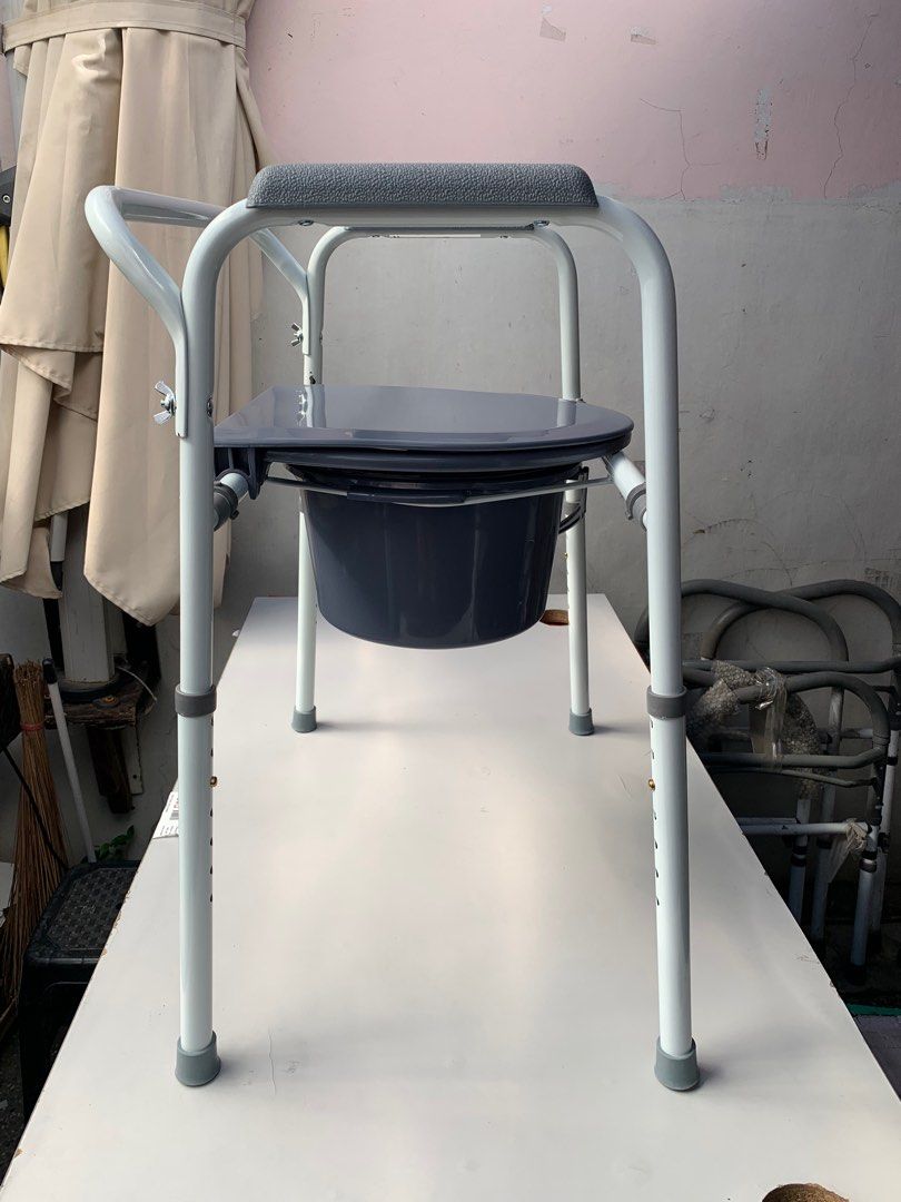 MedPro Home Care Commode w Toilet Seat & Bucket, Furniture & Home