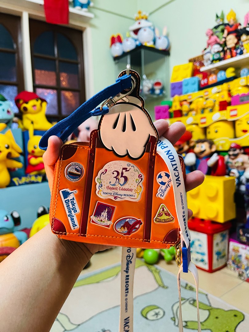 Mickey mouse passport holder vacation tokyo disneyland, Hobbies & Toys