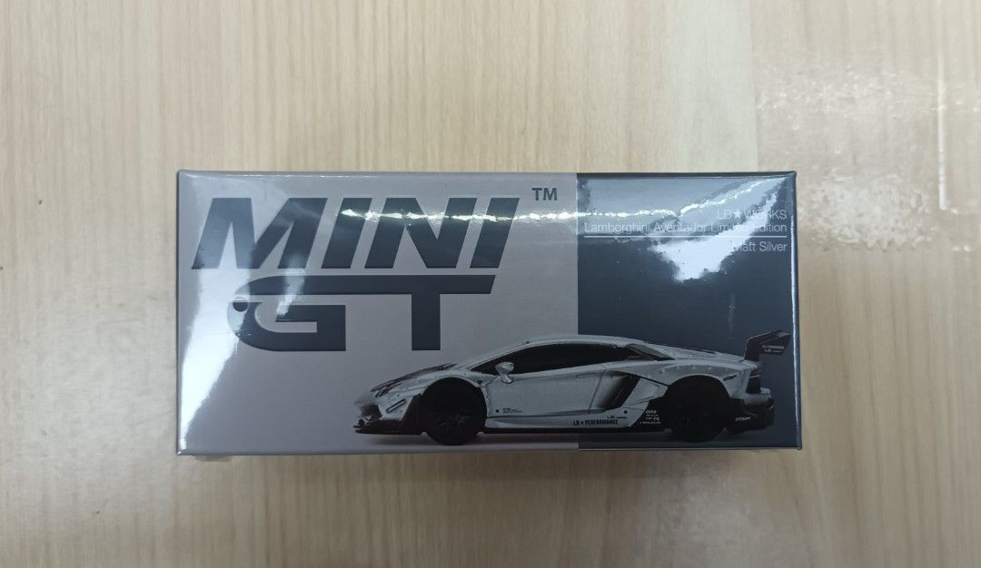 MiniGT 449 Lamborghini Aventador Silver 449 LAMBORGHINI AVENTADOR