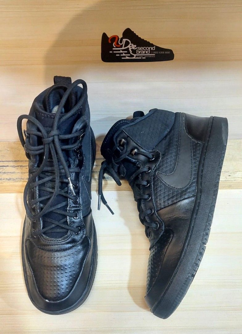 NIKE COURT BOROUGH MID WINTER TRIPLE BLACK Fesyen Pria Sepatu