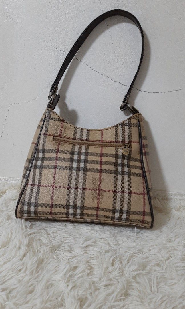 💕Preloved POLO Santa Roberta Shoulder bag (Category: Luxury Bags & Wallets) located in Santa Rosa. Submitted by Zophahollic (Listing ID 1215678268, Image 3). Description: ✅️ Very nice in actual,.like burbery😃 ✅️ PvC material ✅️ Medium size, zipper closure long handle shoulder bag ✅️ with flaws, few lines on the side, holes on thw bottom,little penmark near the plate.