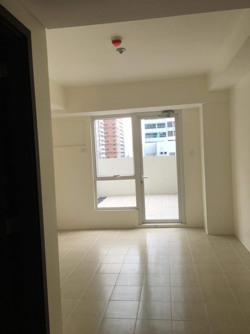 RUSH! Studio w/ Balcony 25K Mo. RFO Rent to own Boni Condo in