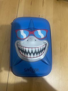 Smiggle triple up hardtop pencil case