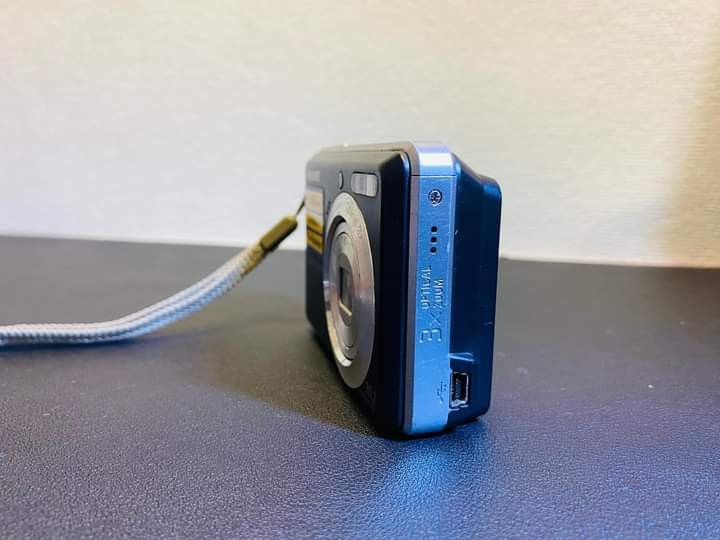 Sony Cyber-shot DSC-S930 10 Mégapixels - Pour Pièces / Ne Fonctionne Pas